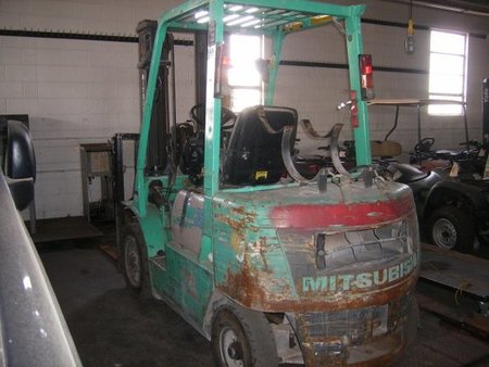 What are the signs your forklift may need replacement